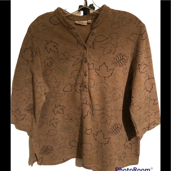 Baxter and Wells Tops - 5/$25 Baxter And Wells Fall Leaf Top